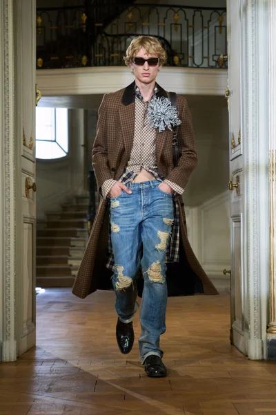 Look 28
